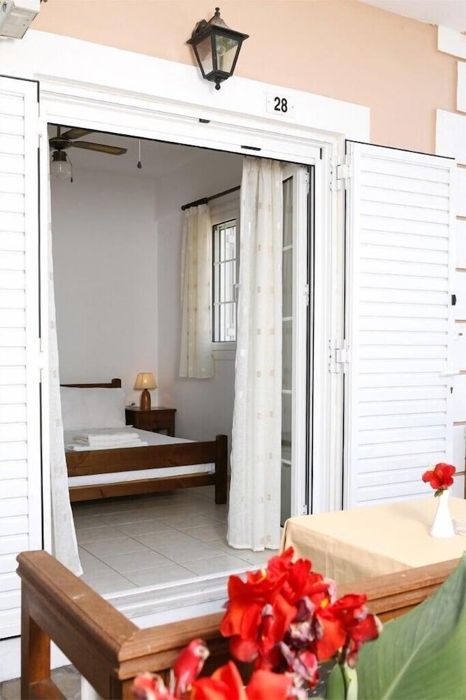 מונמבאסיה Akra Morea Hotel & Residences מראה חיצוני תמונה